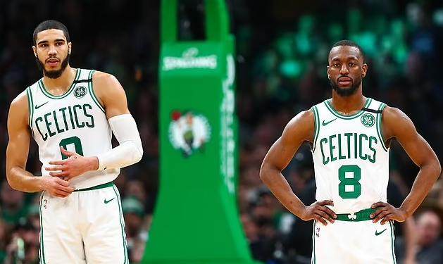 鲸鱼体育在线观看-昔日战友相逢场面依旧温情 沃克被裁或重返绿军？