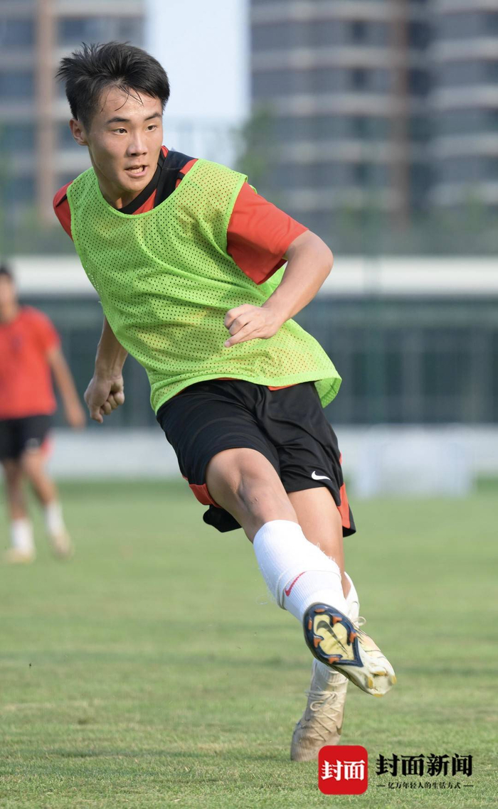 鲸鱼体育-少年“小帅”：从中乙首球到金童加冕，成都09后小将逐梦绿茵|帅惟浩|里基·卢比奥|成都蓉城足球俱乐部|U17亚洲杯|中国金球奖_新浪新闻