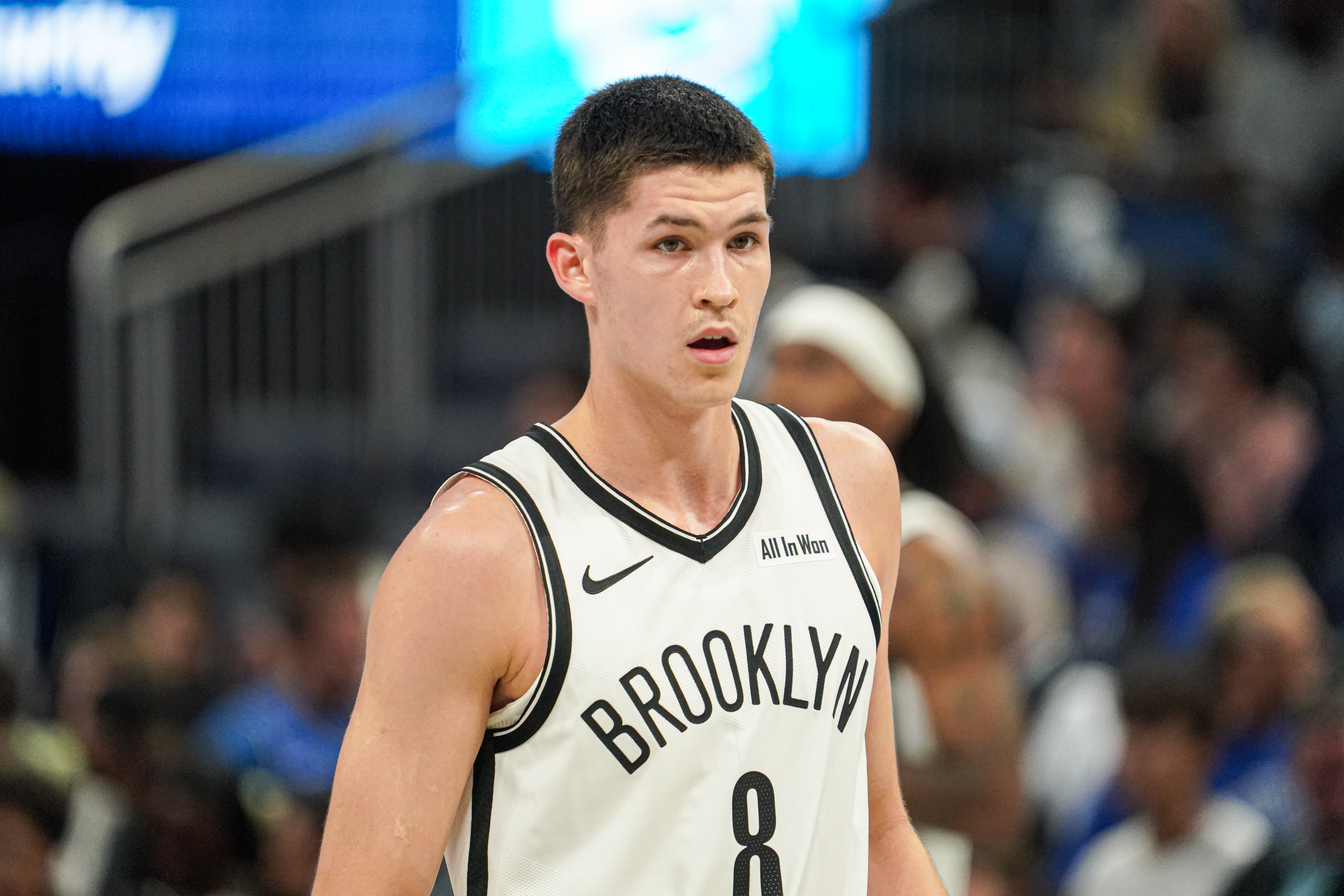 鲸鱼体育电脑版-赛季报销！记者：8号秀杰明的投篮远超人们预期 但短板也非常明显